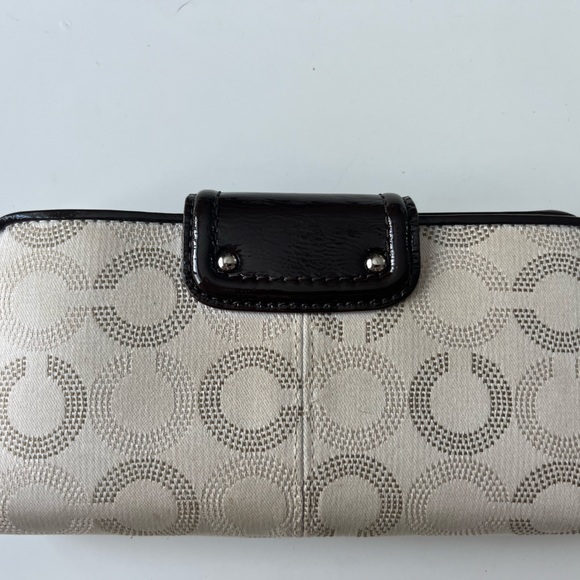 Coach wallet EUC - Picture 2 of 5